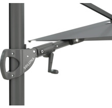 Detailansicht eines Sonnenschirms mit Kurbelmechanismus