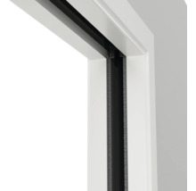 Vue détaillée d'un cadre de porte blanc avec un rail noir