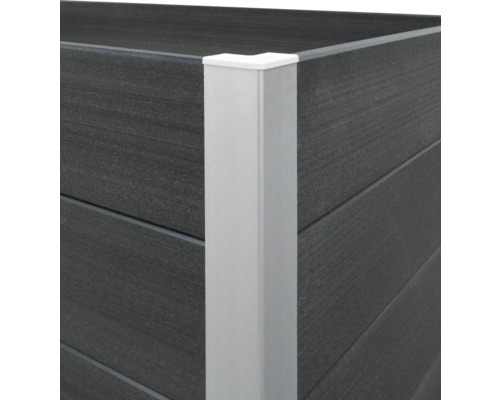 Detailansicht eines Hochbeets mit Metalleckverbindung und Holzpaneelen