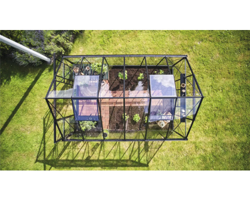 Vue de dessus d'une serre de jardin en verre et métal.