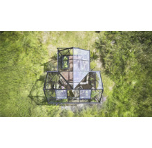 Vue de dessus d'une serre avec des plantes dans le jardin