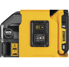 Detailansicht eines Staubsaugers mit HEPA Filter, Füllstandsanzeige und DeWalt Logo