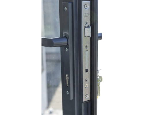 Gros plan d'une serrure de porte avec poignée et clés