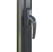 Poignée de fenêtre sur le cadre de fenêtre