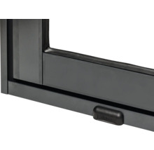 Gros plan sur un cadre de fenêtre avec fermeture