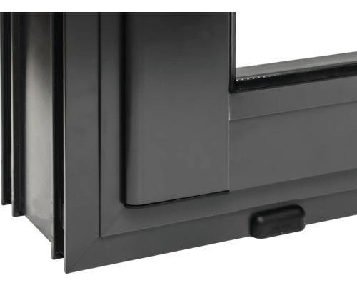 Gros plan d'une fenêtre en PVC grise