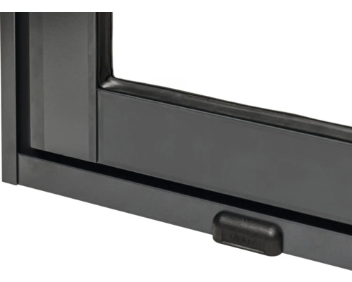 Detailansicht eines schwarzen Fensterrahmens