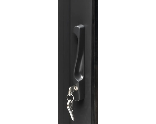 Gros plan d'une poignée de porte avec une clé dans la serrure