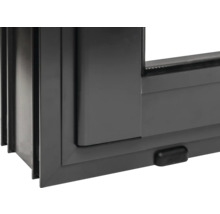 Detailansicht eines grauen Fensters mit Rahmen