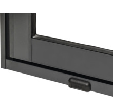 Vue détaillée d'un cadre de fenêtre noir