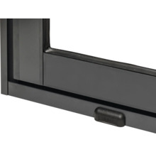 Vue détaillée d'un cadre de fenêtre noir