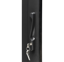 Vue détaillée d'une poignée de porte avec une clé dans la serrure