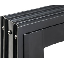 Detailansicht eines Aluminiumfensterrahmens mit Schrauben