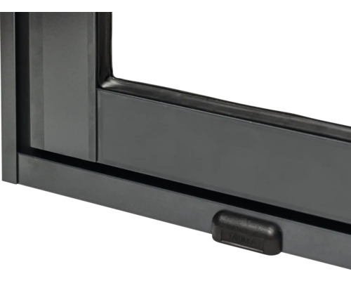 Detailansicht eines Fensters mit Rahmen und Verriegelung