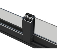 Vue détaillée d'un cadre de fenêtre en aluminium avec vitrage