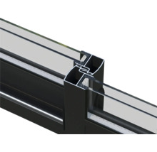 Detailansicht eines Fensterrahmens mit Glas