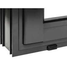 Detailansicht eines schwarzen Schiebefensters