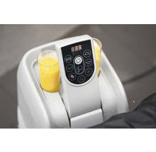 Chauffe-boisson électrique avec deux verres de jus d'orange