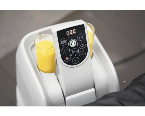 Chauffe-boisson électrique avec deux verres de jus d'orange