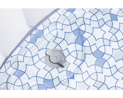 Détail d'une bâche de piscine avec valve