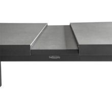 Vue détaillée d'une table de jardin avec fonction d'extension et logo Bellavista Home & Garden