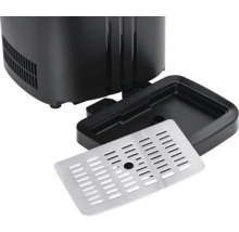 Detailansicht einer Kaffeemaschine mit abnehmbarer Tropfschale und Abtropfgitter