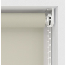 Beige Seitenzugrollo mit Kettenzug am Fenster