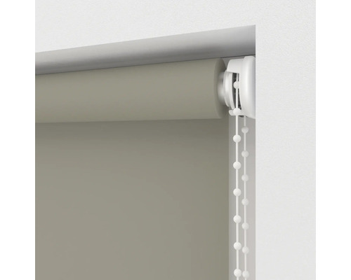 Detailansicht eines Rollos mit Zugschnur zur Fensterdekoration