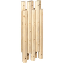 Aire de jeux en bois avec forme d'escalier et trous