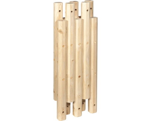 Aire de jeux en bois avec forme d'escalier et trous