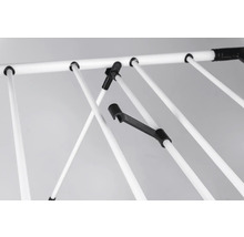 Detailansicht eines Wäscheständers mit weißen Streben und schwarzen Verbindungsstücken