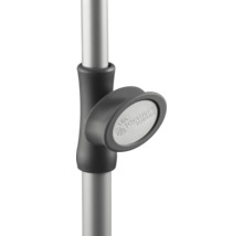 Detailaufnahme eines Sonnenschirmständers mit Schneider Schirme Logo.