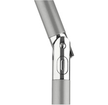 Detailaufnahme eines silberfarbenen Metallgelenks