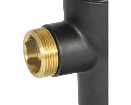 Gros plan d'un raccord d'eau noir avec filetage doré.