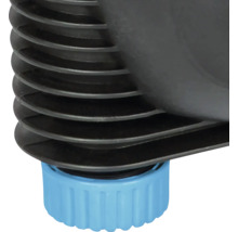 Détail d'une pompe de bassin avec fermeture bleue