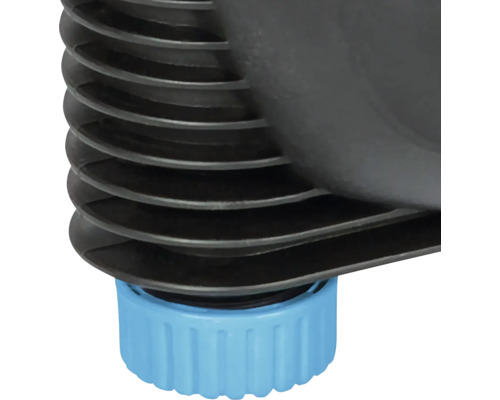 Détail d'une pompe de bassin avec fermeture bleue