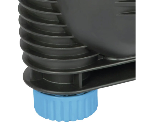 Vue détaillée d'un filtre de bassin gris avec un pied bleu