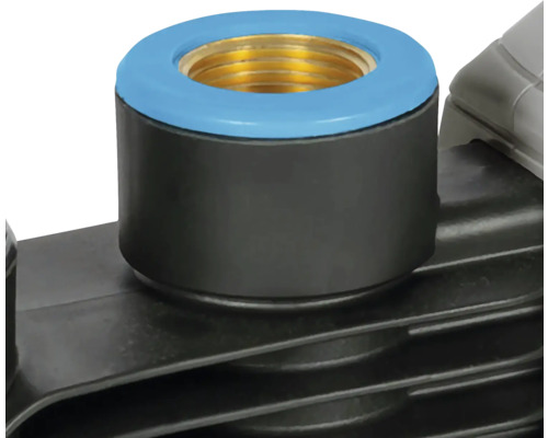 Gros plan d'un raccord de compresseur d'air comprimé avec filetage