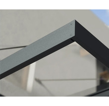 Vue détaillée d'une marquise moderne avec cadre en aluminium anthracite et panneau en verre transparent.