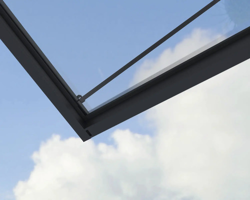 Vue détaillée d'une toiture de terrasse avec cadre en aluminium anthracite et vitrage.