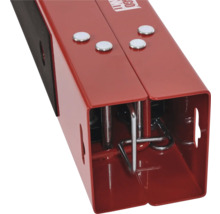 Detailansicht einer roten, verstellbaren Werkbank