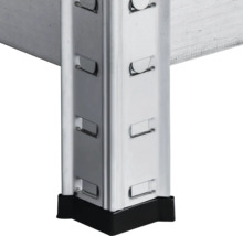 Detailaufnahme eines Metallregalpfostens mit schwarzem Fuß