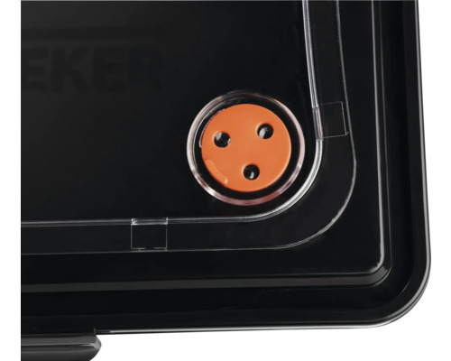 Detailansicht einer schwarzen Aufbewahrungsbox mit orangefarbenem Ventil