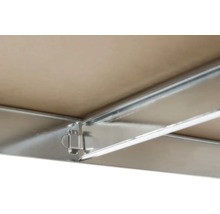 Vue détaillée d'un couvercle métallique avec fixation