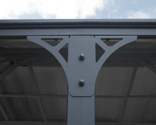 Vue détaillée d'un poteau de pavillon avec fixation de toit