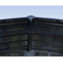 Vue détaillée du toit d'une cabane de jardin avec cadre métallique