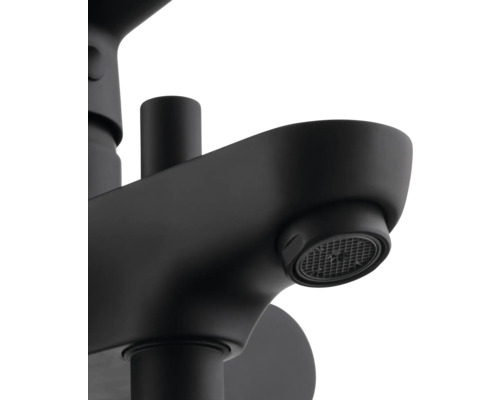 Detailansicht einer schwarzen Waschtischarmatur.