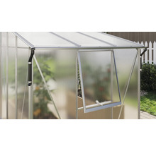 Gewächshaus mit offenem Fenster und Dachrinne