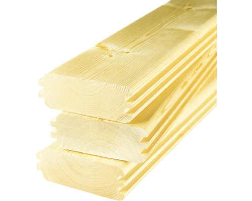 Holzbretter mit Nut- und Federverbindung gestapelt