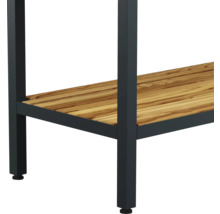 Vue détaillée d'une table avec plateau en bois et cadre en métal